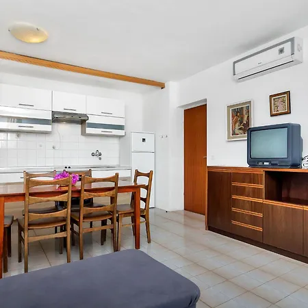 Cico-7 By Interhome Appartement Gdinj
